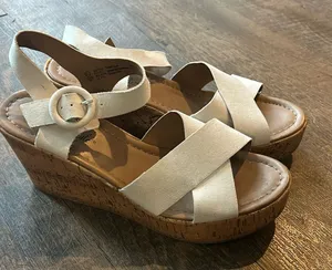 American Eagle Women’s Sandals Sz 9‎ 1/2 White Wedge Shoes Cork. thumbnail 1