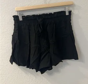 Illa Illa Shorts Women‎ Black Tiered Ruffle Boho High Rise SIZE M thumbnail 1