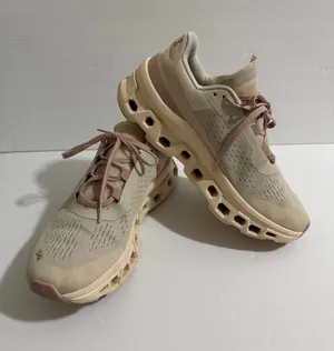 CloudMonster Women's Running Shoes in Sand and Blush thumbnail 1