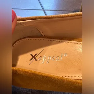Xappeal Yellow Mustard Suede Heels Sz 7.5 3 Inch Heels. thumbnail 9
