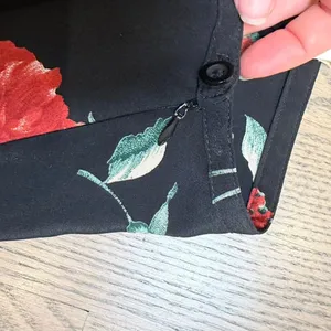 Vtg Old Navy Floral Rose Print Maxi Skirt Black Red Size 6 A Line Midi thumbnail 5