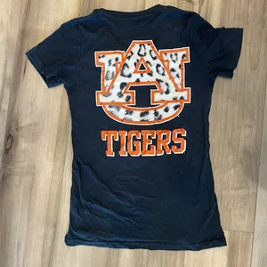 Pressbox Auburn University War Eagles tigers v neck women’s size medium short thumbnail 1