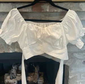 Cropped Puff Sleeve Tie Top in White Size L thumbnail 1