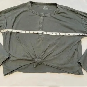 Aerie Green Vintage Wash‎ Snap Henley Cropped Knot Tie Front Longsleeve Size xs thumbnail 4