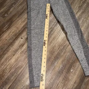 Gymshark Women’s Gray Toned Low Rise‎ Training Athletic Logo Legging Size XS thumbnail 4