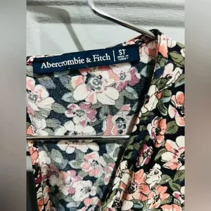 Abercrombie & fitch women’s size Small puffy shoulders! thumbnail 12