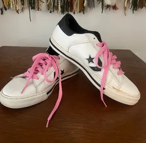 White Low-Top Sneakers with Pink Laces converse size 6 thumbnail 1