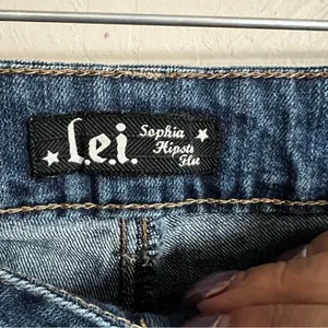 LEI Sophia Hipster Flare Vintage Denim‎ Jeans thumbnail 6