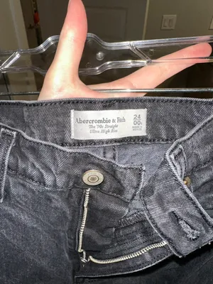 Abercrombie 90s Straight Ultra High Rise Jeans thumbnail 3