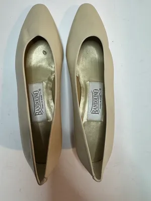 Bandolino Kitten Heels Size 6.5 thumbnail 3