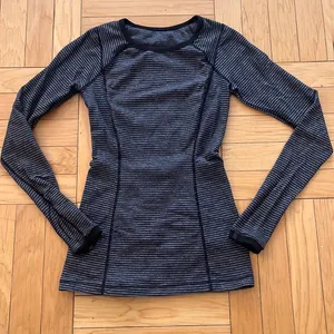 lululemon Reversible Rulu Long Sleeve Tee Top | Size 4 | EUC thumbnail 3