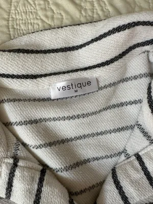 Vestique Cropped Sweater thumbnail 4