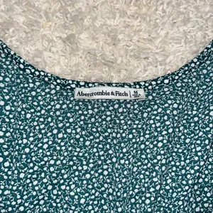 Abercrombie And Fitch Green Floral Long Sleeve Smocked Blouse Medium thumbnail 3