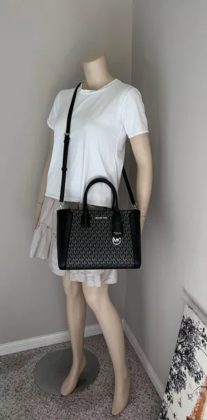 Michael Kors Purse And IPad Case thumbnail 9