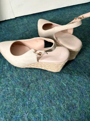 Tan wedges Size 8 thumbnail 4