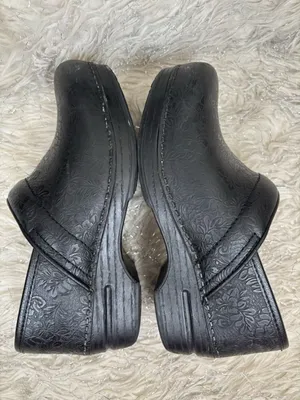 Dansko Black Floral-Embossed Women’s Leather Professional‎ Clogs Size 36 thumbnail 3