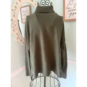 J Crew L Women's Turtleneck Green‎ Sweater in Supersoft Yarn Size Large AF023 thumbnail 3