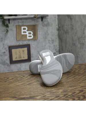 NWT Clarks Breeze Reyna Cloudsteppers Thong Sandals 26181818 Silver Gray 5M thumbnail 8