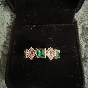 Gorgeous Stainless Steel Silver with Faux Emerald Ring Size 7 thumbnail 1