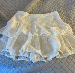 Boutique Skirt White Size M thumbnail 1