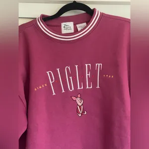 Disney NWT Disneyland Parks Winnie the Pooh Crewneck Piglet thumbnail 4