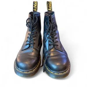 Dr. Martens Black Leather 8-Eye Combat Boots Men’s 8 Women’s 9 AirWair thumbnail 6