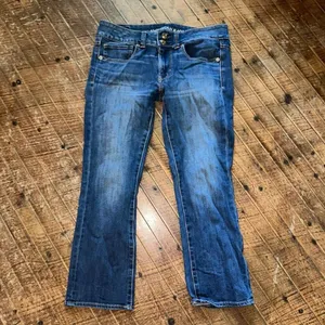 American Eagle distressed basic Artist crop size 6 jeans thumbnail 3
