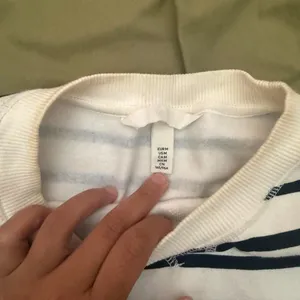 H&M Navy & White Striped Oversized Sweatshirt Bow Heart Graphic M thumbnail 6
