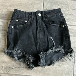 Zara black denim shorts thumbnail 1