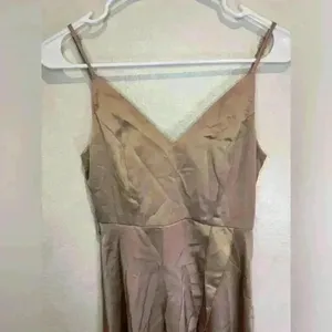 Showpo. NWT Women’s TREASURING‎ YOU WRAP MIDI DRESS IN MOCHA SATIN Size 8 thumbnail 5