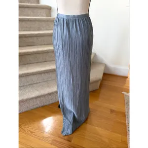 The Jetset Diaries NWT Dusty Blue Satin Crinkle Pleat Side Slit Maxi Skirt thumbnail 3