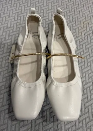 Worthington Ballet Flats Ballerina White Faux Leather Sz 7.5M Memory Foam Shoes thumbnail 1