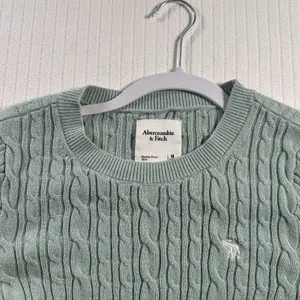 Abercrombie & Fitch Women’s M Green Cable Knit Crewneck Sweater Long Sleeve thumbnail 5