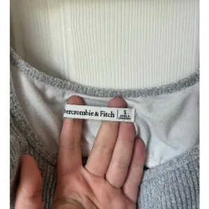 Abercrombie Gray Ribbed Crop Top - Small thumbnail 3