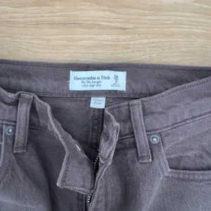 Abercrombie Curve Love Ultra High-Rise 90s Straight thumbnail 3