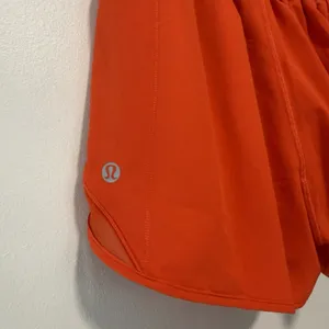 Lululemon Hotty Hot‎ High-Rise Lined Short 2.5" in Orange/Red Size 6 thumbnail 3