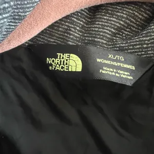 The North Face Women XL Grey Full Zip Outdoor Vest thumbnail 6