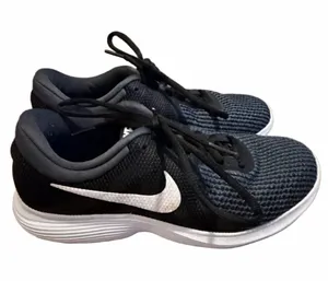 Nike Black and White Mesh Training Sneakers thumbnail 1