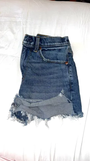 Abercrombie Curve Love Mom High-Rise Shorts thumbnail 3