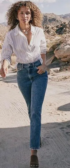 NWOT Wrangler High Rise Vintage Taper Mom Jeans Sz 8 Distressed Medium Wash thumbnail 2