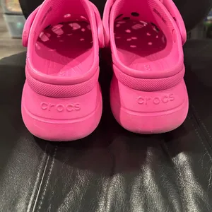 CROCS women’s Pink Slippers with Fun Charms thumbnail 9