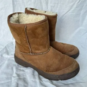 Ugg Australia Tan Brown Chestunt Genuine Leather Short Boots Women's‎ Size 5 thumbnail 1