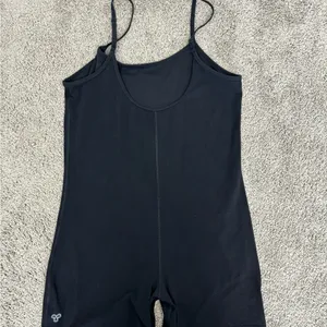 Tnaction‎ black aritzia life divinity 5” romper Size XL thumbnail 4