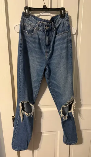 American Eagle Jeans Mom Distressed High-Rise thumbnail 1