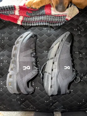 On Cloud Shoes thumbnail 3