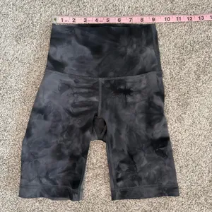 Lululemon Wunder Train High-Rise Biker Shorts Size 0 thumbnail 4