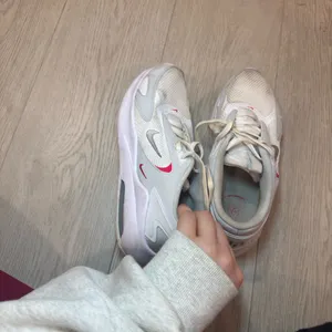Nike sneakers 8.5 thumbnail 3
