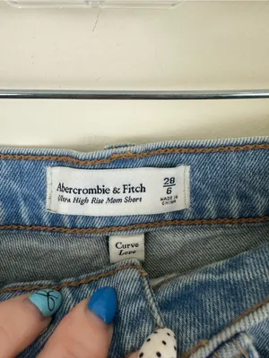 Abercrombie and Fitch Light Wash Ultra High Rise Mom Shorts Denim Size 6 thumbnail 4