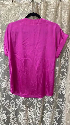 Staccato Magenta Satin V-Neck Top thumbnail 2