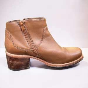 Old Money Clarks Clarkdale Dawn Tan Leather Chelsea Block Heel Ankle Boots 7M thumbnail 10